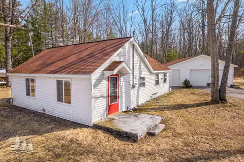 7715 Meridian Line Rd, Johannesburg, MI 49751
