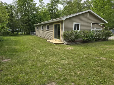 105 Burlington Dr, Roscommon, MI 48653 photo 3