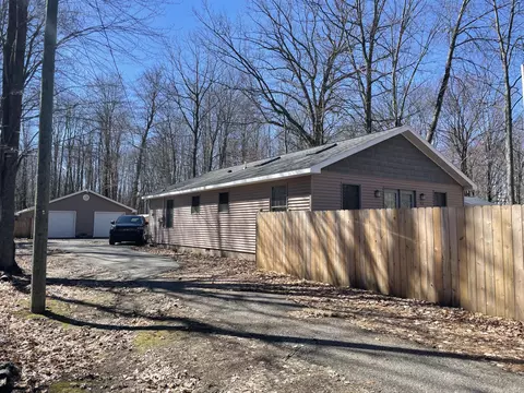 213 Welch Rd, Houghton Lake, MI 48629