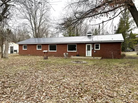 Exterior - 157 Outer Dr, Alpena, MI 49707 photo 2 of 4