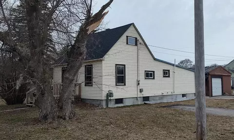 239 N E St, Cheboygan, MI 49721 photo 2