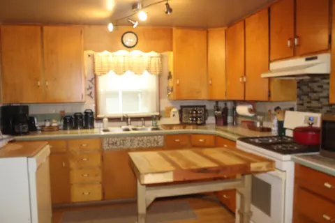 Kitchen - 1405 N Abbe Road Fairview Mi 48621 Rd, Fairview, MI 48621 photo 1 of 2