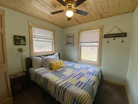 Bedroom - 219 Pingree St, Roscommon, MI 48653 photo 2 of 13
