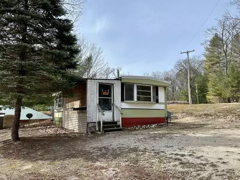 1689 Topinabee Mail Road Cheboygan Mi 49721 Rd, Cheboygan, MI 49721