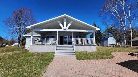109 Anchor Ct, Houghton Lake, MI 48629