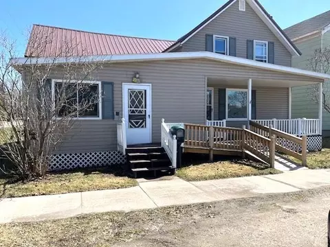 236 N D St, Cheboygan, MI 49721