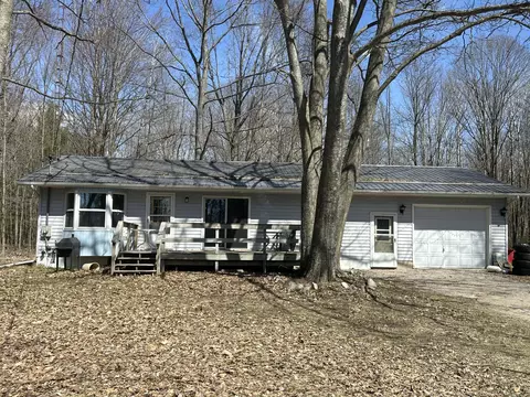627 S Stockton Rd, Harrisville, MI 48740