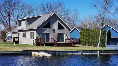 107 Shawnee Trail Houghton Lake Mi 48629 Trl, Houghton Lake, MI 48629