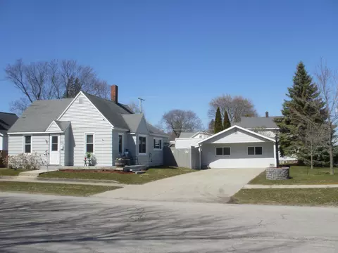 106 S C Street Cheboygan Mi 49721, Cheboygan, MI 49721