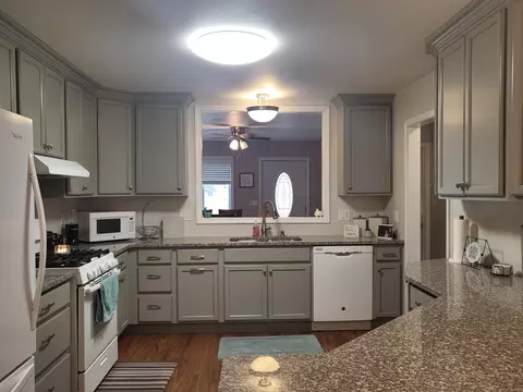 Kitchen - 6571 Nottingham Dr, Grayling, MI 49738 photo 8 of 15