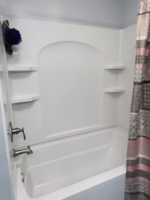 Bath - 6571 Nottingham Dr, Grayling, MI 49738 photo 5 of 11