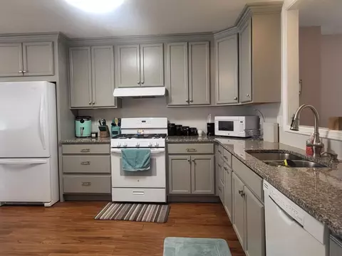 Kitchen - 6571 Nottingham Dr, Grayling, MI 49738 photo 3 of 15
