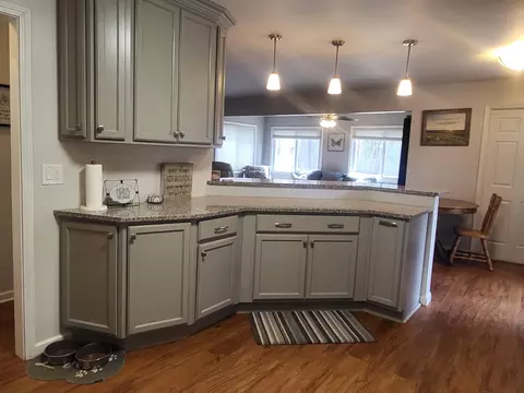 Kitchen - 6571 Nottingham Dr, Grayling, MI 49738 photo 5 of 15