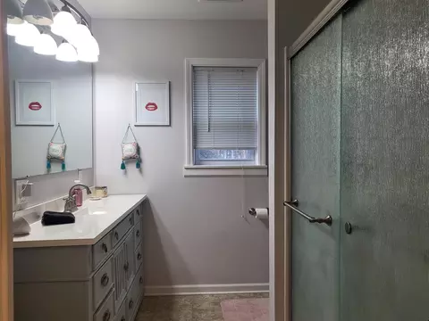 Bath - 6571 Nottingham Dr, Grayling, MI 49738 photo 8 of 11