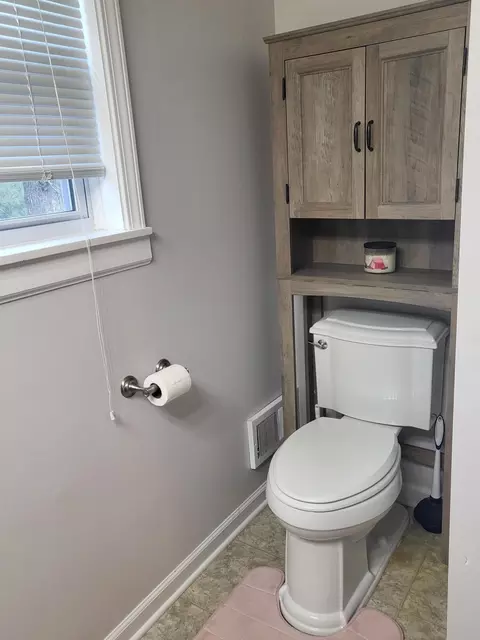 Bath - 6571 Nottingham Dr, Grayling, MI 49738 photo 10 of 11