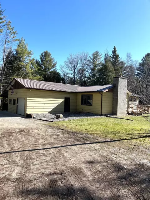 1363 Riggsville Rd, Cheboygan, MI 49721