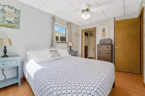 Bedroom - 8859 Hillcrest Rd, Roscommon, MI 48653 photo 3 of 4