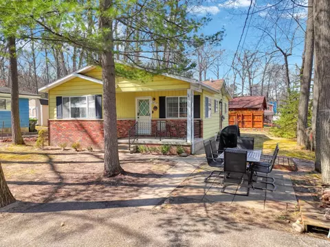 Exterior - 8859 Hillcrest Rd, Roscommon, MI 48653 photo 2 of 9