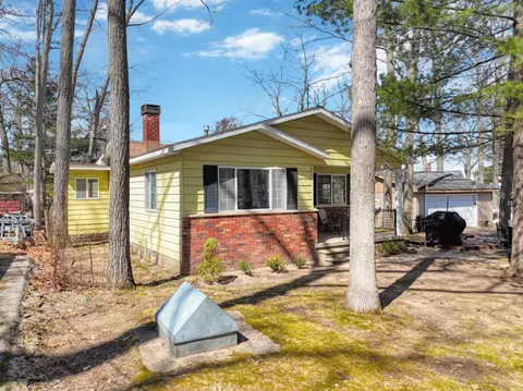 Exterior - 8859 Hillcrest Rd, Roscommon, MI 48653 photo 5 of 9