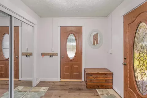 Entry Way - 535 E Howard Rd, Beaverton, MI 48612 photo 1 of 2