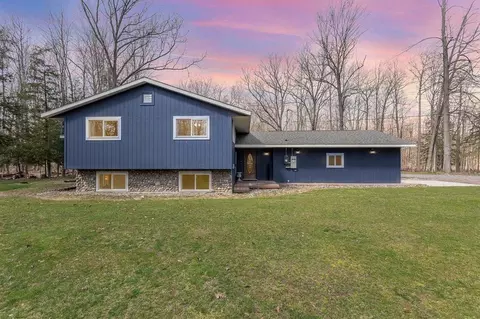 Exterior - 535 E Howard Rd, Beaverton, MI 48612 photo 5 of 17