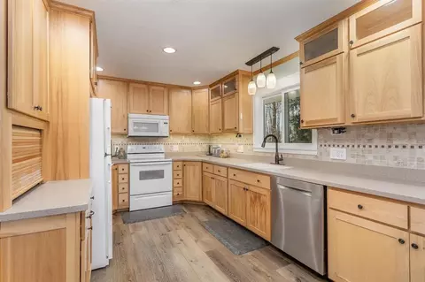 Kitchen - 535 E Howard Rd, Beaverton, MI 48612 photo 2 of 4