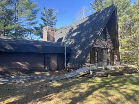 11298 Red Pine Drive Grayling Mi 49738 Dr, Grayling, MI 49738