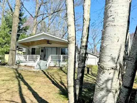 107 Waldenwood Cir, Prudenville, MI 48651