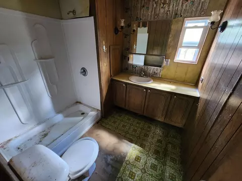 Bath - 2316 E Kneeland Road Fairview Mi 48621 Rd, Fairview, MI 48621 photo 1 of 1