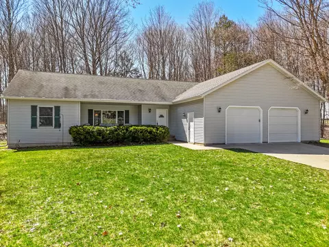 701 Crestwood Drive Gaylord Mi 49735 Dr, Gaylord, MI 49735