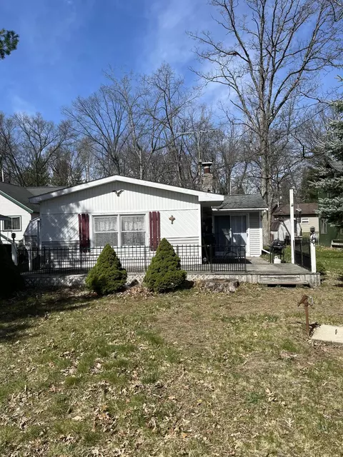 4081 Oak Shores Drive Harrison Mi 48625 Dr, Harrison, MI 48625
