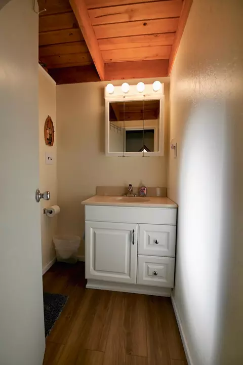 Bath - 221 Jackson Blvd, Roscommon, MI 48653 photo 1 of 2