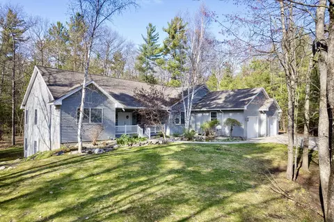 6760 Chippewa Trl, Indian River, MI 49749