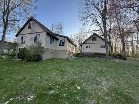 302 Ridgedale Dr, Roscommon, MI 48653 photo 2