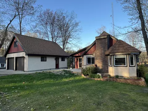 302 Ridgedale Dr, Roscommon, MI 48653