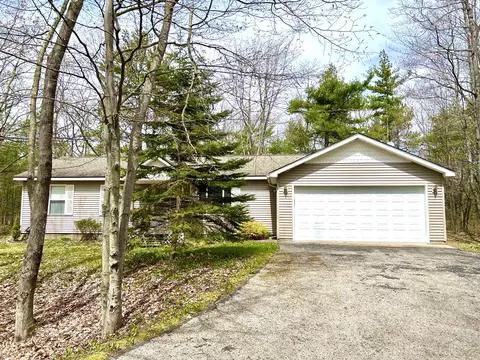 8131 Lakewood Drive Cheboygan Mi 49721 Dr, Cheboygan, MI 49721