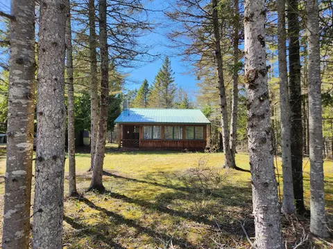 195 Rocky Rd, Pointe Aux Pins, MI 49775