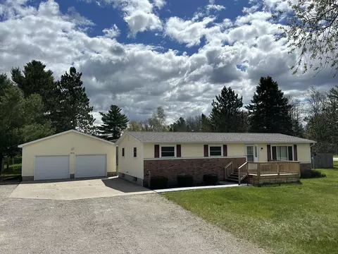 975 E Pine Briar Ln, Gaylord, MI 49735