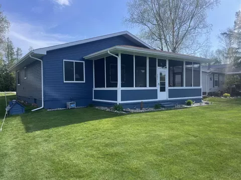 204 Lake James Dr, Prudenville, MI 48651