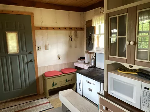 Kitchen - 7044 Artesian Trail Cheboygan Mi 49721 Trl, Cheboygan, MI 49721 photo 1 of 6