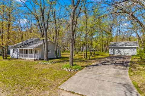 6168 Honey Ln, Johannesburg, MI 49751