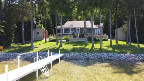 2569 Jackpine Court Indian River Mi 49749 Ct, Indian River, MI 49749