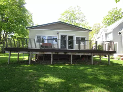 517 E Shoreview Lane Indian River Mi 49749 Ln, Indian River, MI 49749