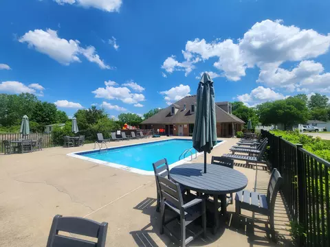 Exterior - 4057 Knightsbridge Lane Jackson Mi 49201 Ln, Jackson, MI 49201 photo 5 of 8