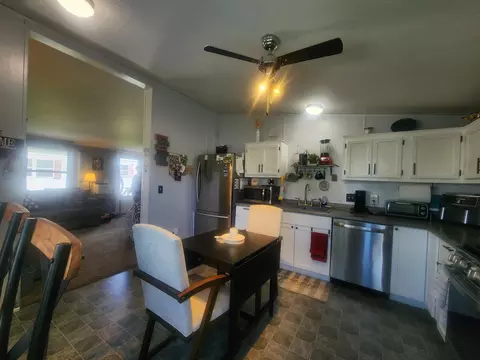 Kitchen - 4057 Knightsbridge Lane Jackson Mi 49201 Ln, Jackson, MI 49201 photo 4 of 4