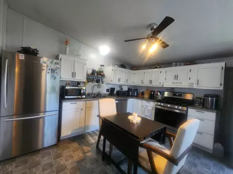 Kitchen - 4057 Knightsbridge Lane Jackson Mi 49201 Ln, Jackson, MI 49201 photo 2 of 4