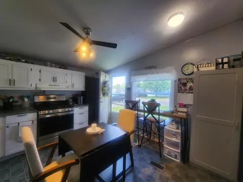 Kitchen - 4057 Knightsbridge Lane Jackson Mi 49201 Ln, Jackson, MI 49201 photo 3 of 4
