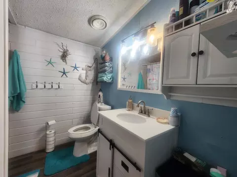 Bath - 4057 Knightsbridge Lane Jackson Mi 49201 Ln, Jackson, MI 49201 photo 1 of 7