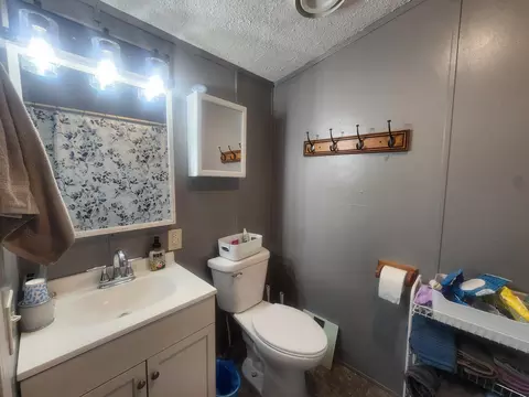 Bath - 4057 Knightsbridge Lane Jackson Mi 49201 Ln, Jackson, MI 49201 photo 5 of 7