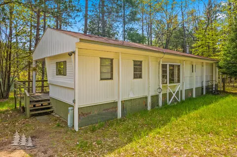 7474 Bear Lake Dr, Johannesburg, MI 49751